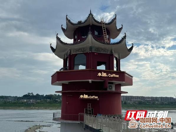 水塔咖啡试营启幕 辰溪夜经济新添江畔文旅会客厅Water tower coffee trial camp opens, Chenxi night economy adds new riverside cultural and tourism club living room
