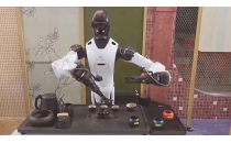 机器人会泡功夫茶还能拉花做咖啡Robots can brew Kung Fu tea and make coffee by pulling flowers