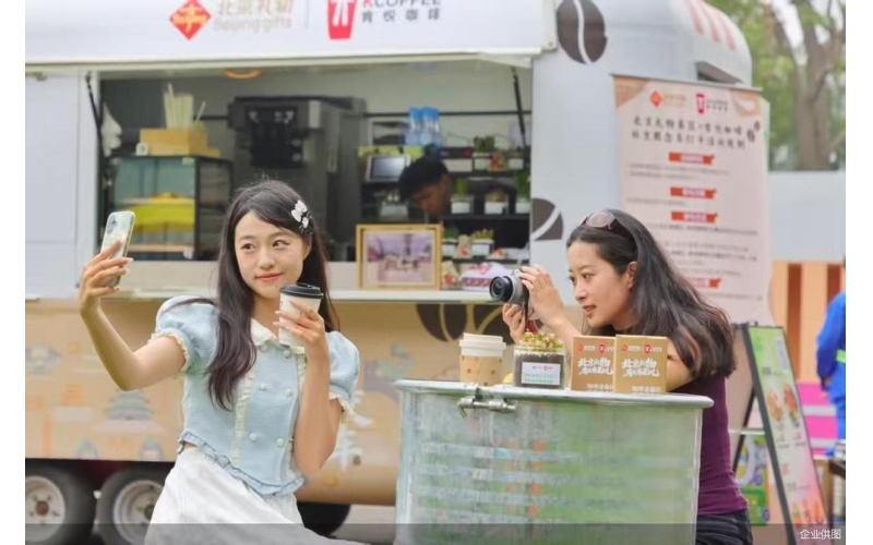 肯悦咖啡与&ldquo;北京礼物&rdquo;联名产品首秀2026中国新文创市集Kenyue Coffee and "Beijing Gift" Joint Product Debut at 2026 China New Cultural and Creative Market