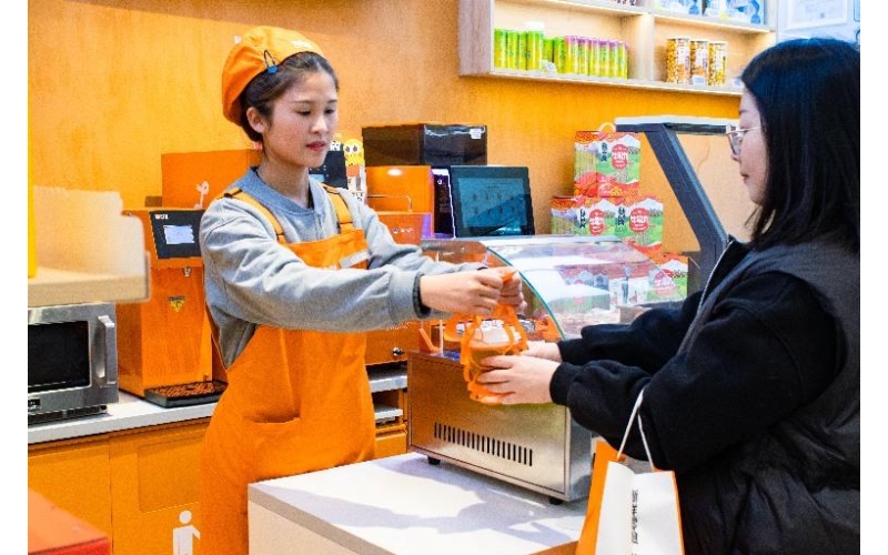 金奖豆配鲜奶 来咖高品质咖啡亮相西岸新品节Gold Award Bean Paired with Fresh Milk, High Quality Coffee Debuts at West Coast New Product Festival