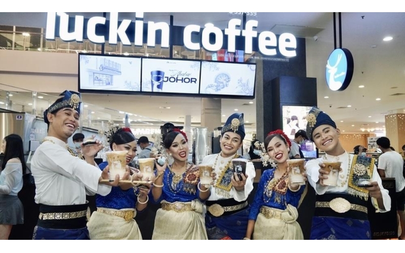 瑞幸咖啡马来西亚门店突破120家，国际业务稳步推进Luckin Coffee Malaysia has surpassed 120 stores, and its international business is steadily advancing