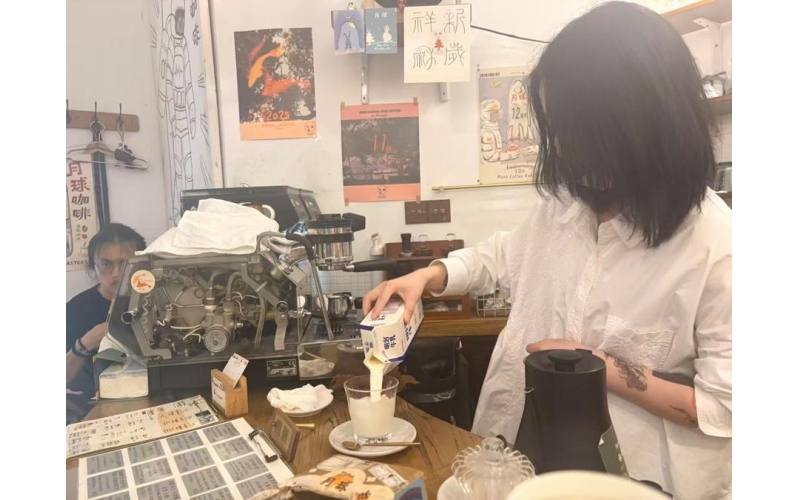 海书展的延伸 在咖啡馆找到阅读的存在Extension of the Sea Book Fair: Finding the Existence of Reading in Coffee Shops